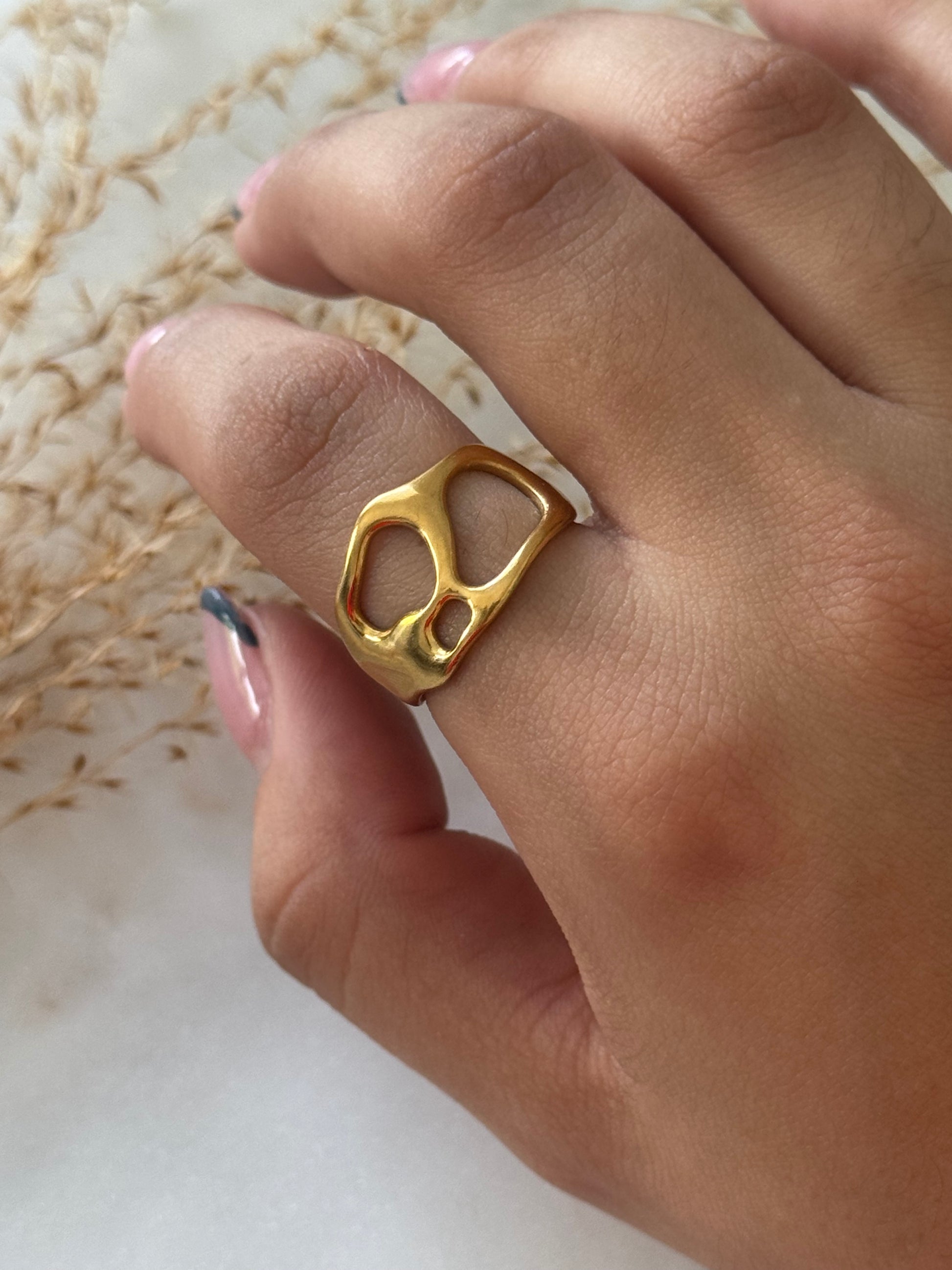 Faye Abstract Ring