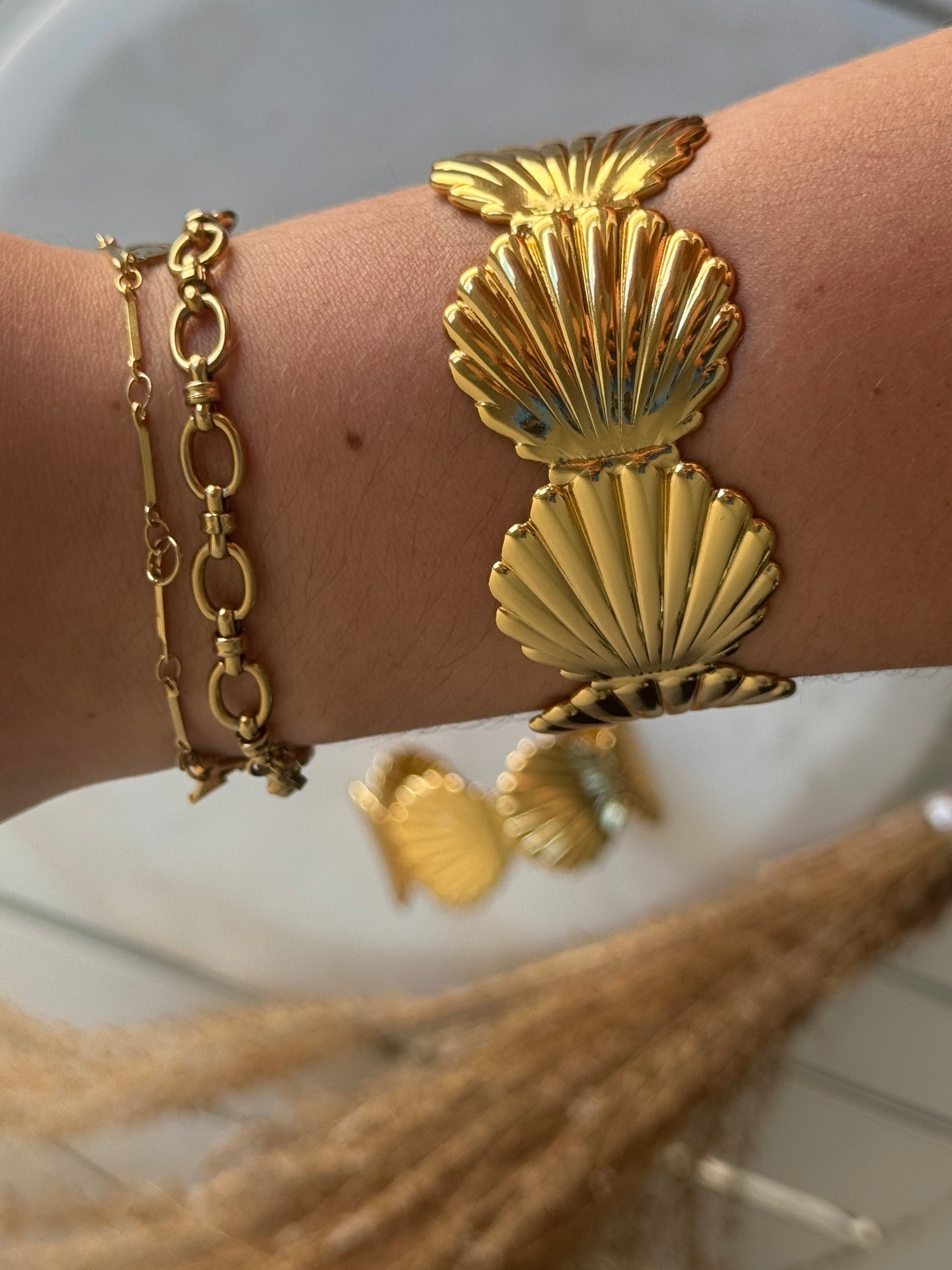 Concha Chunky Bangle