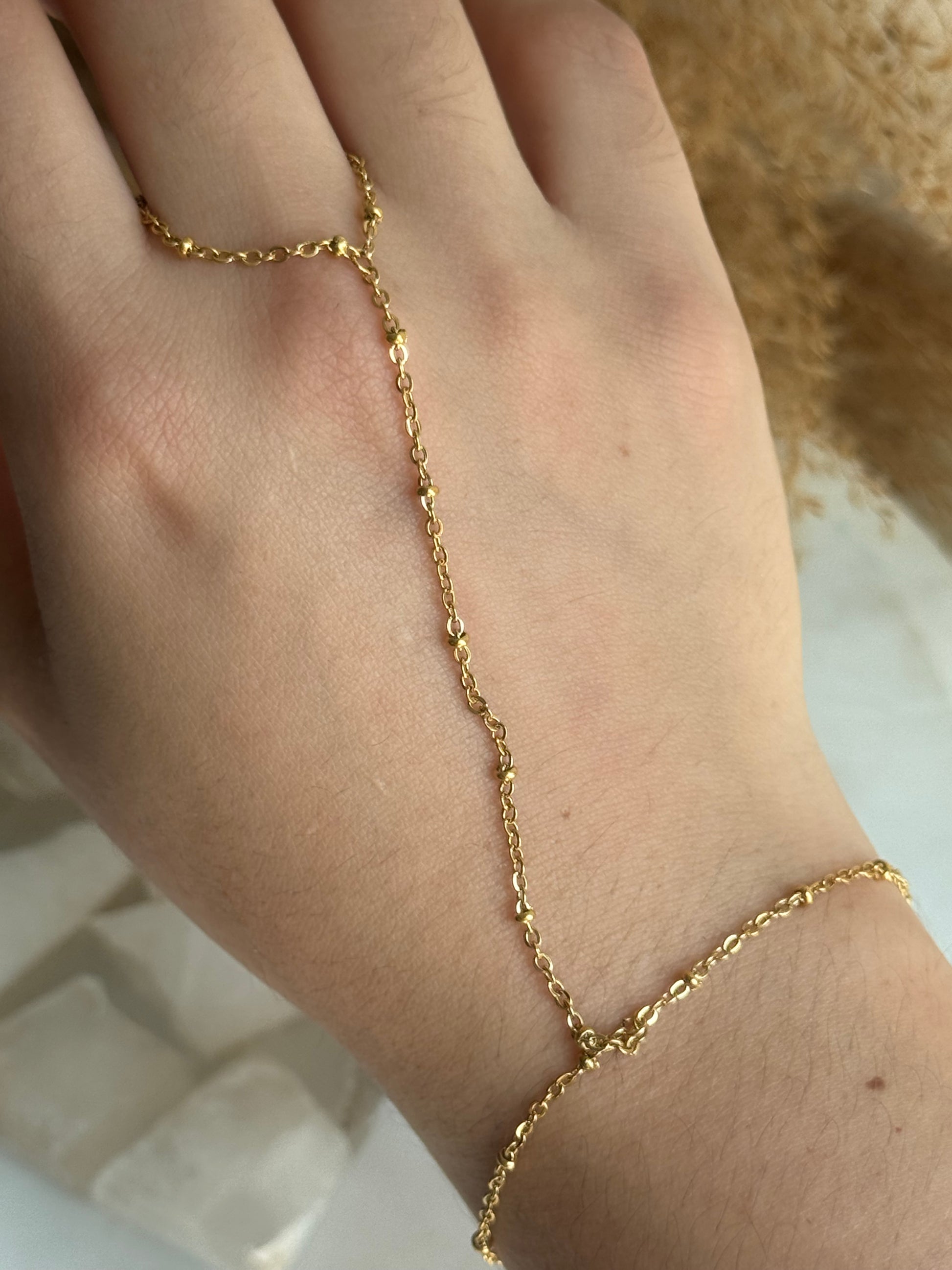 Scarlet Simple Handchain