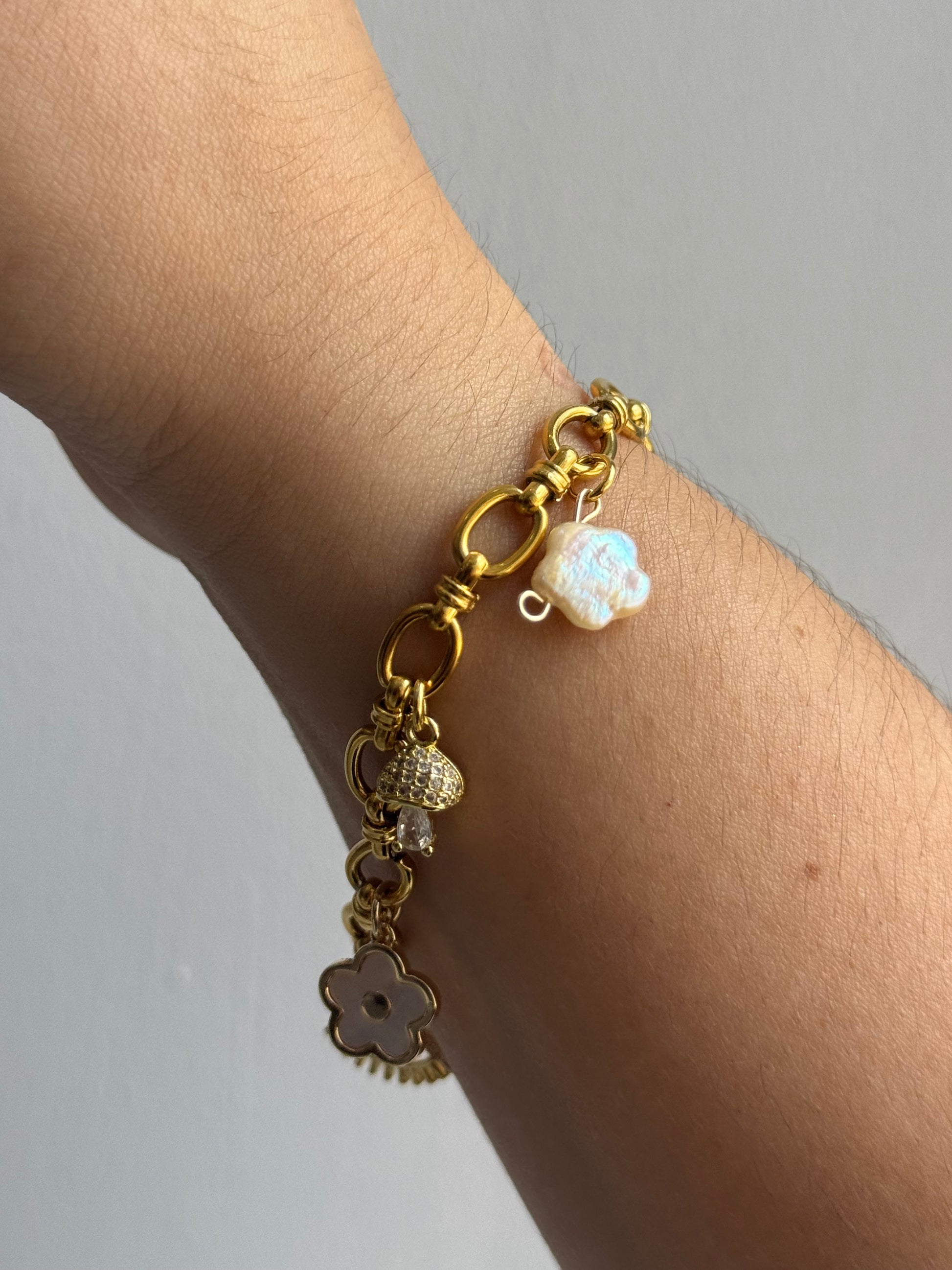 Unique Daisy Charm Bracelet