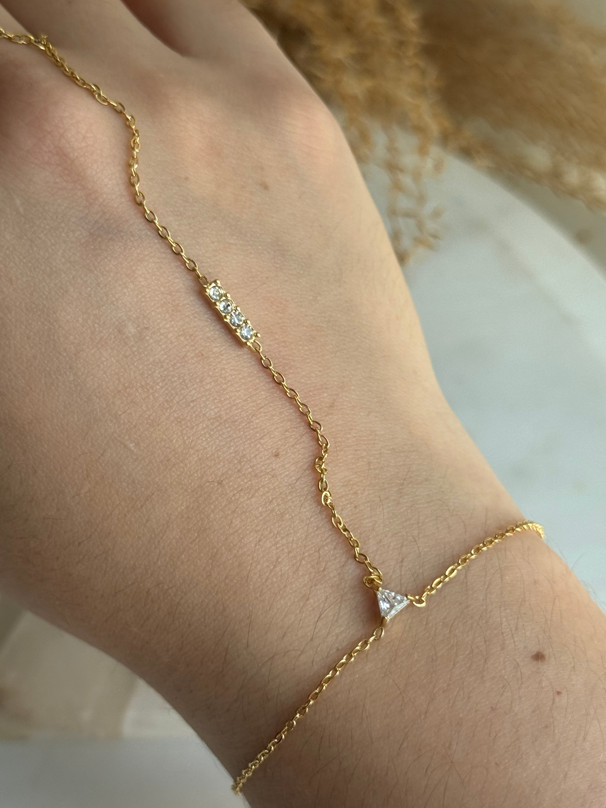 Zarita Handchain