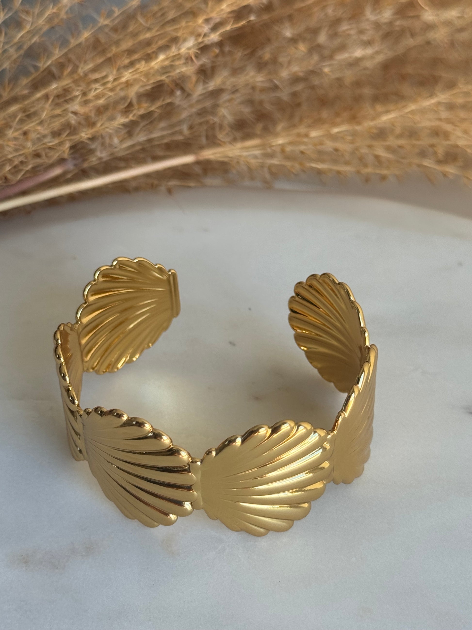 Concha Chunky Bangle