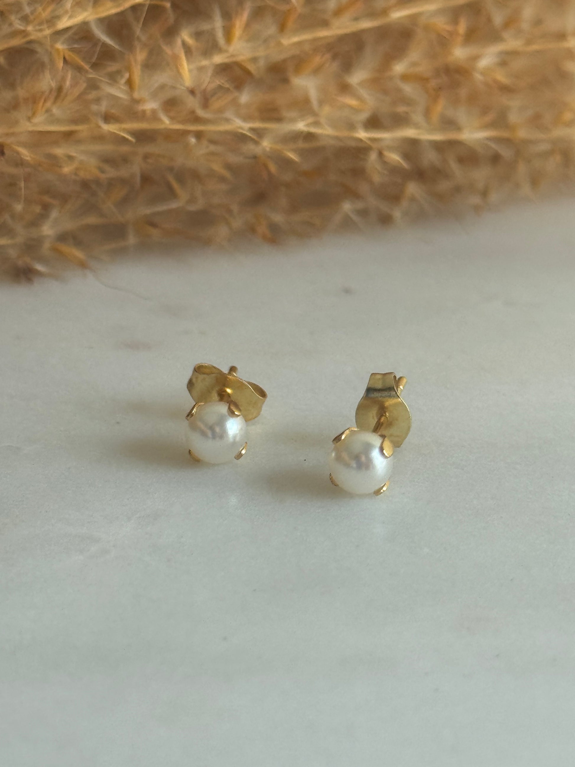 Perlitas Studs Earrings