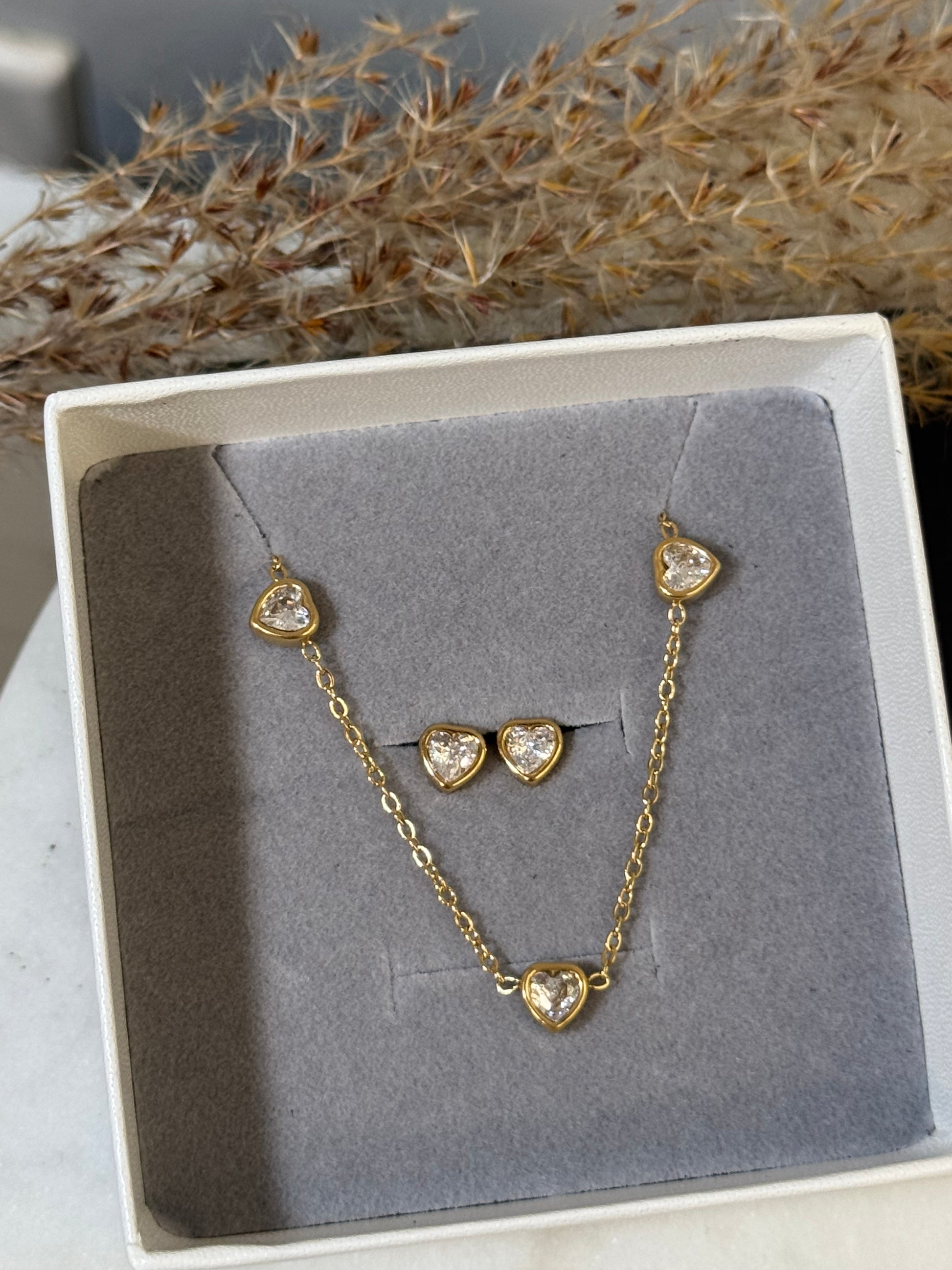 Classy Darling Hearts Set