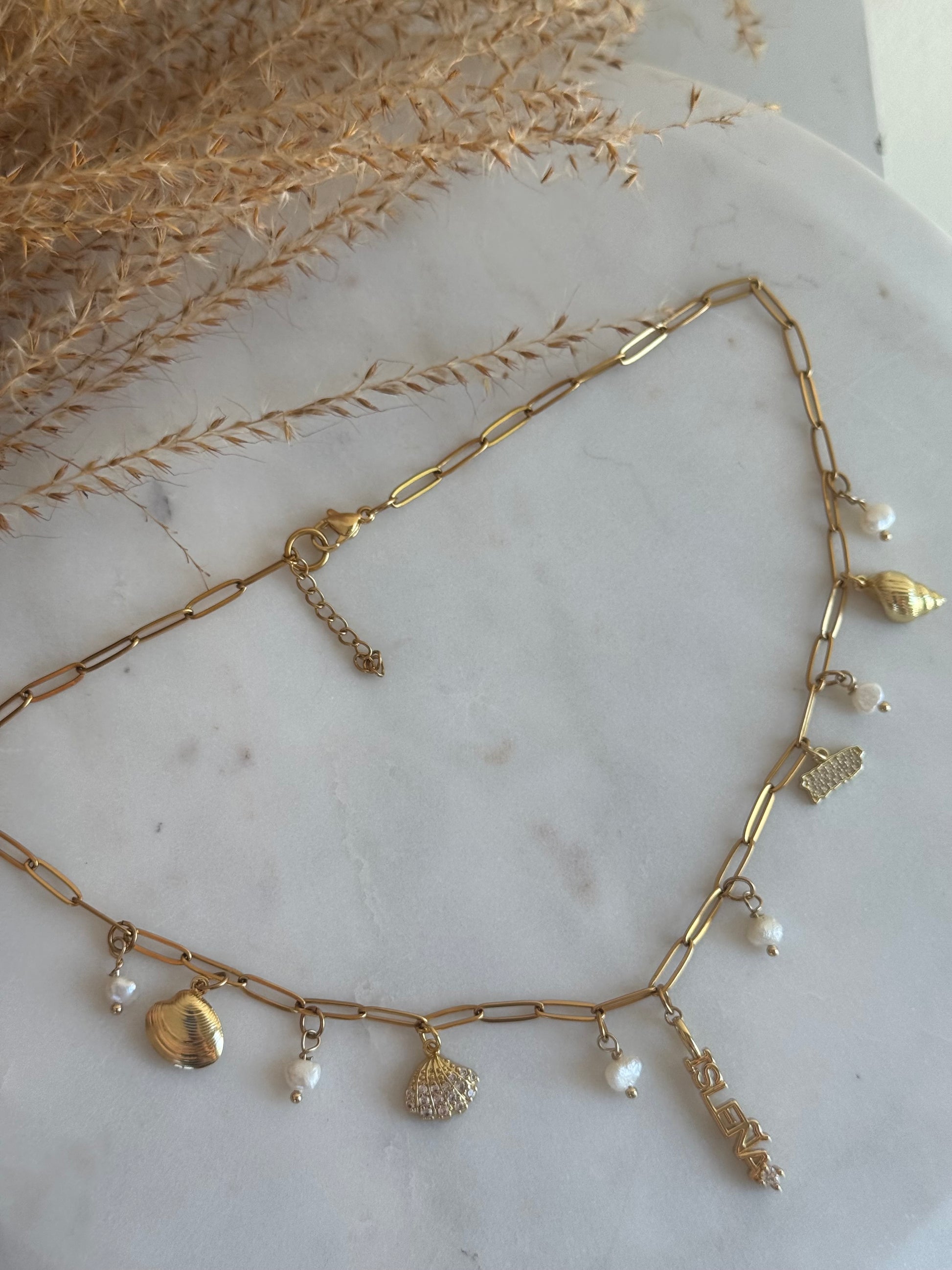 Isleña Veraniega Charm Necklace