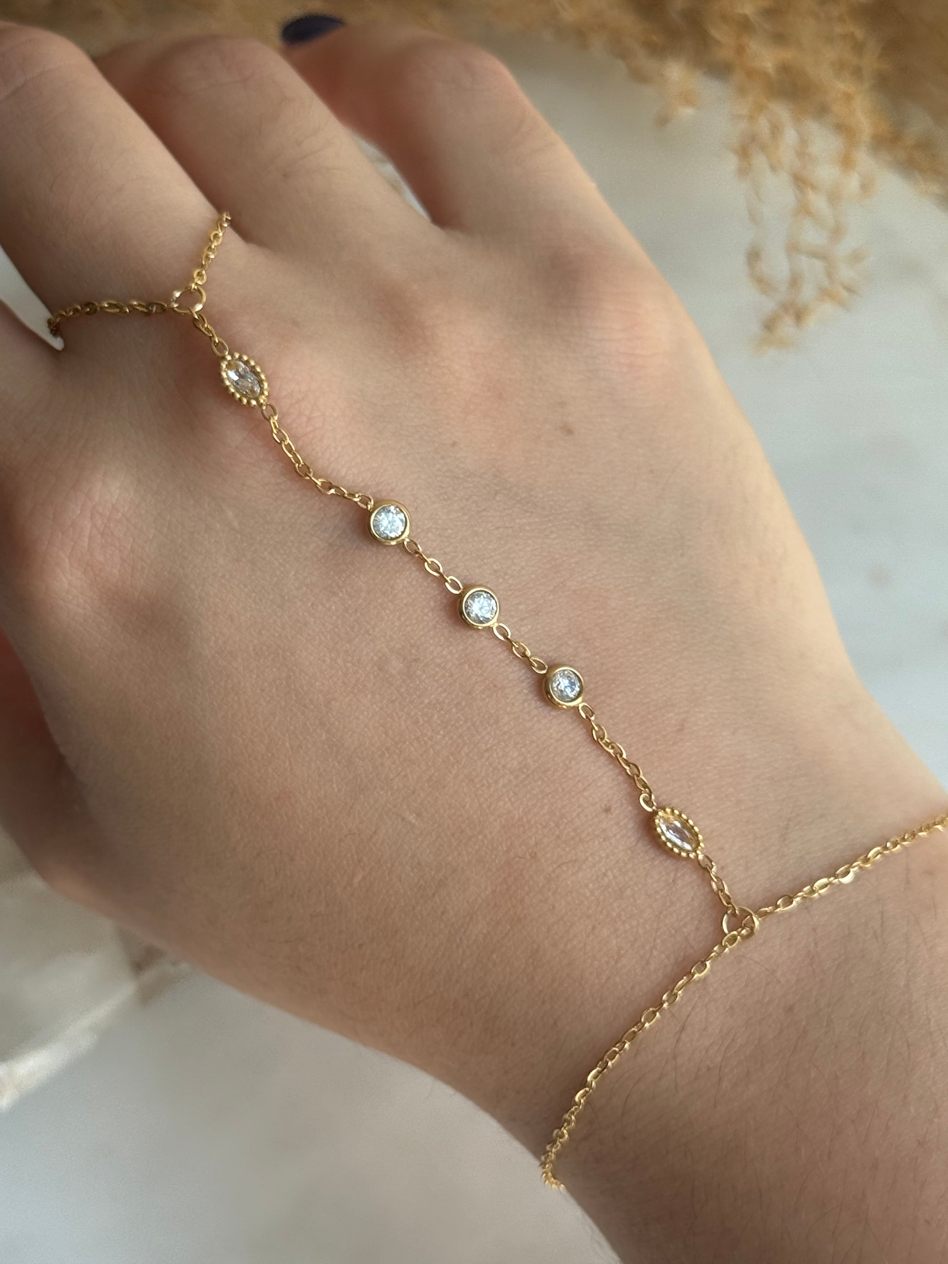 Milaya Handchain