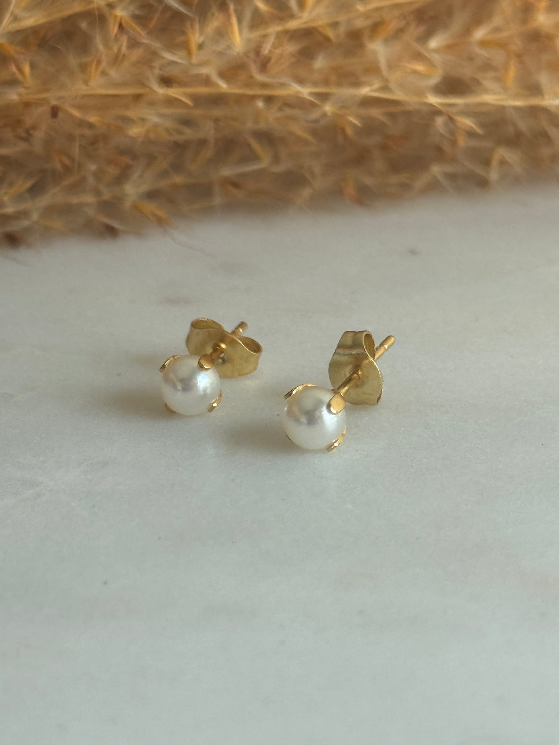Perlitas Studs Earrings