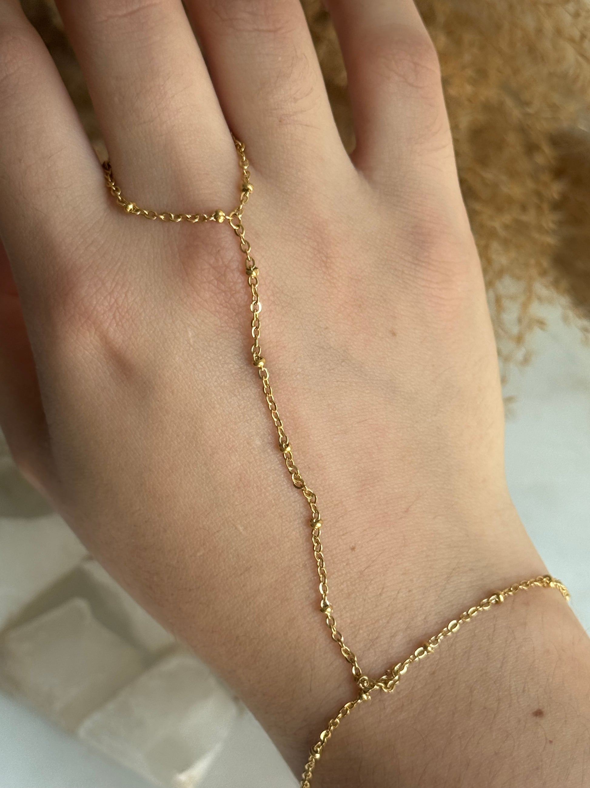 Scarlet Simple Handchain