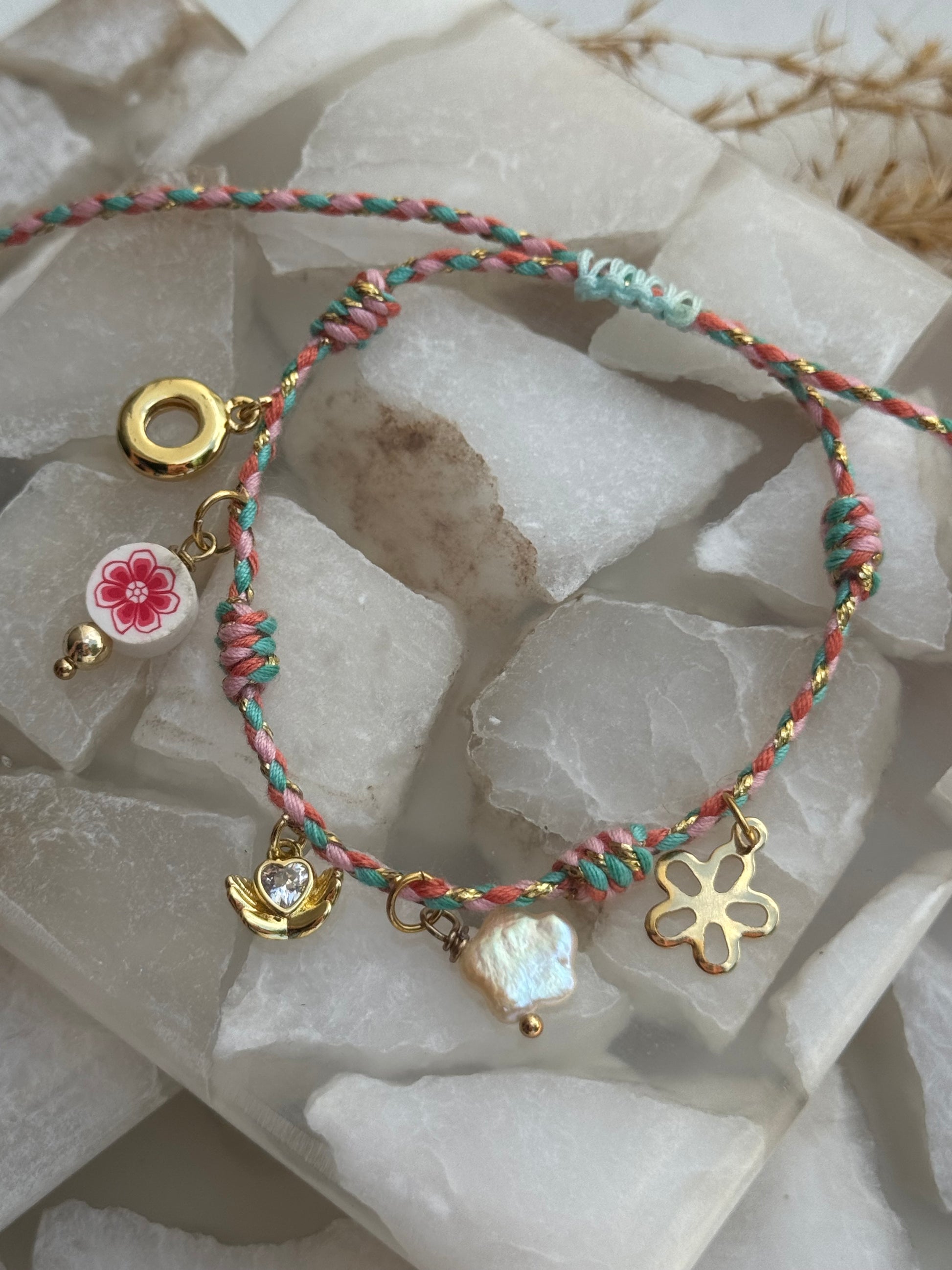 Mía Charm Bracelet