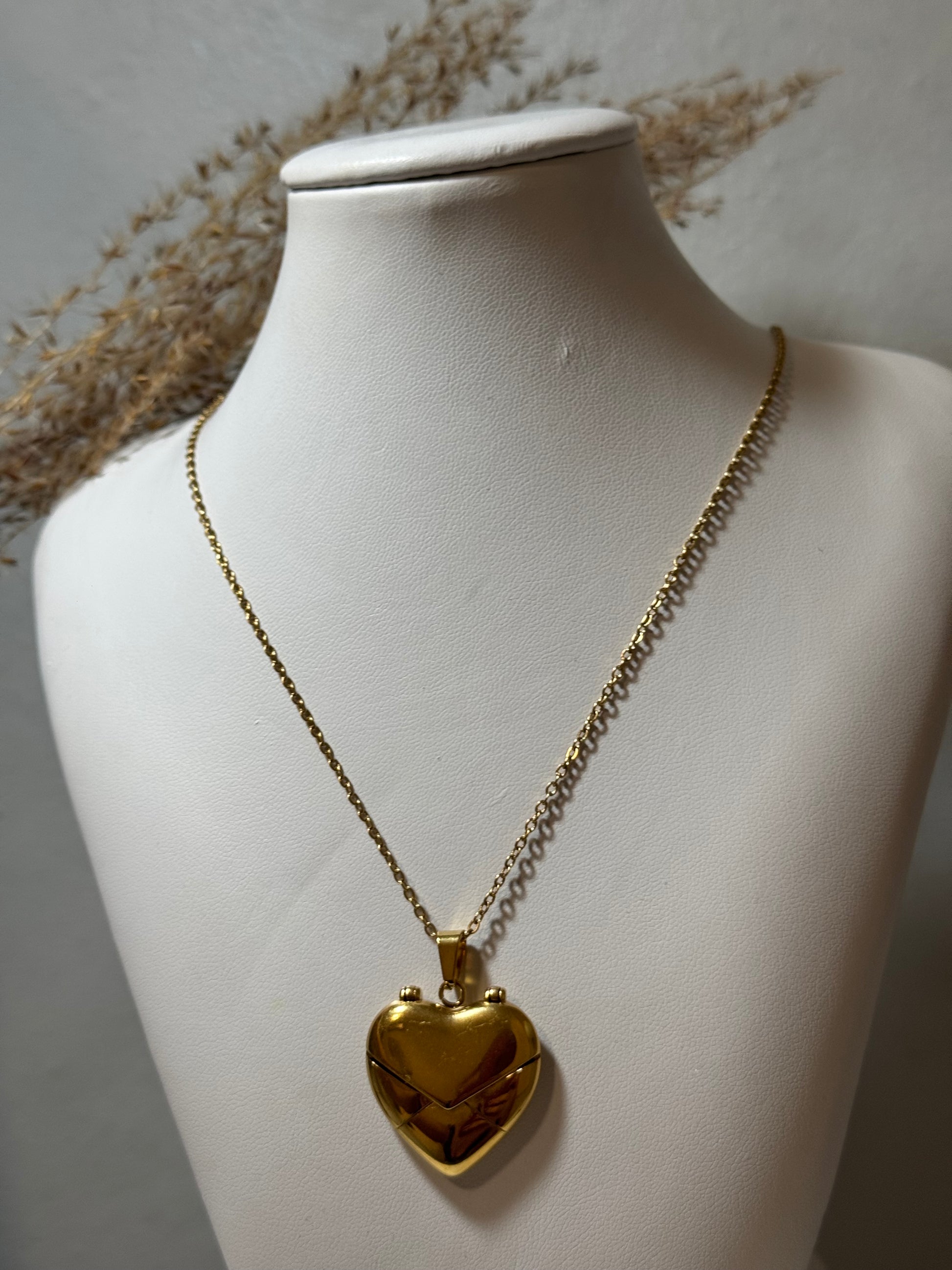 Te Amo Heart Postal Necklace