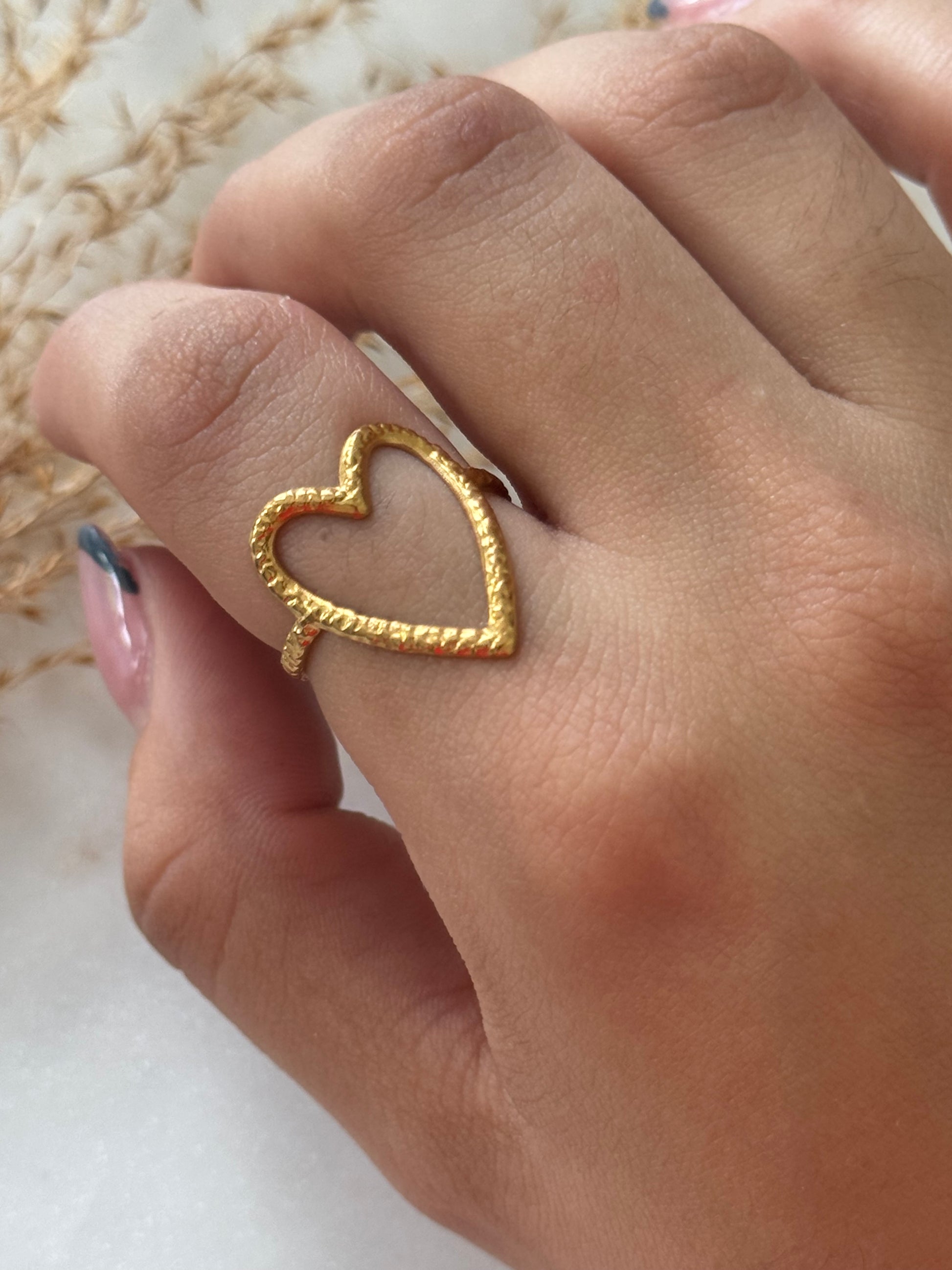 Valen Heart Ring