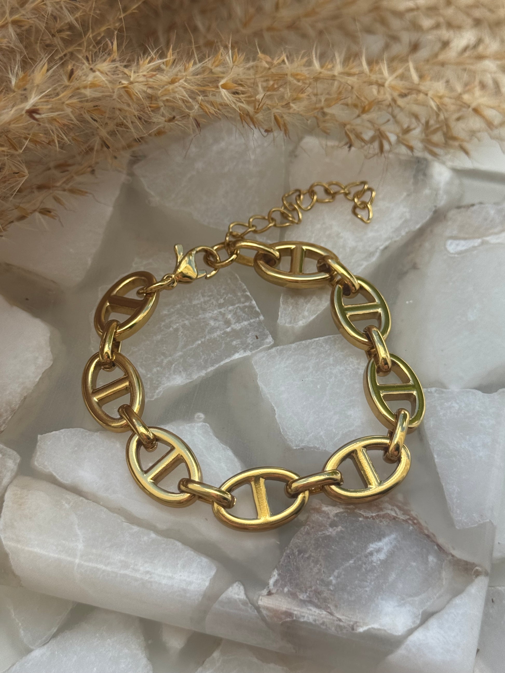Nairel Chunky Bracelet