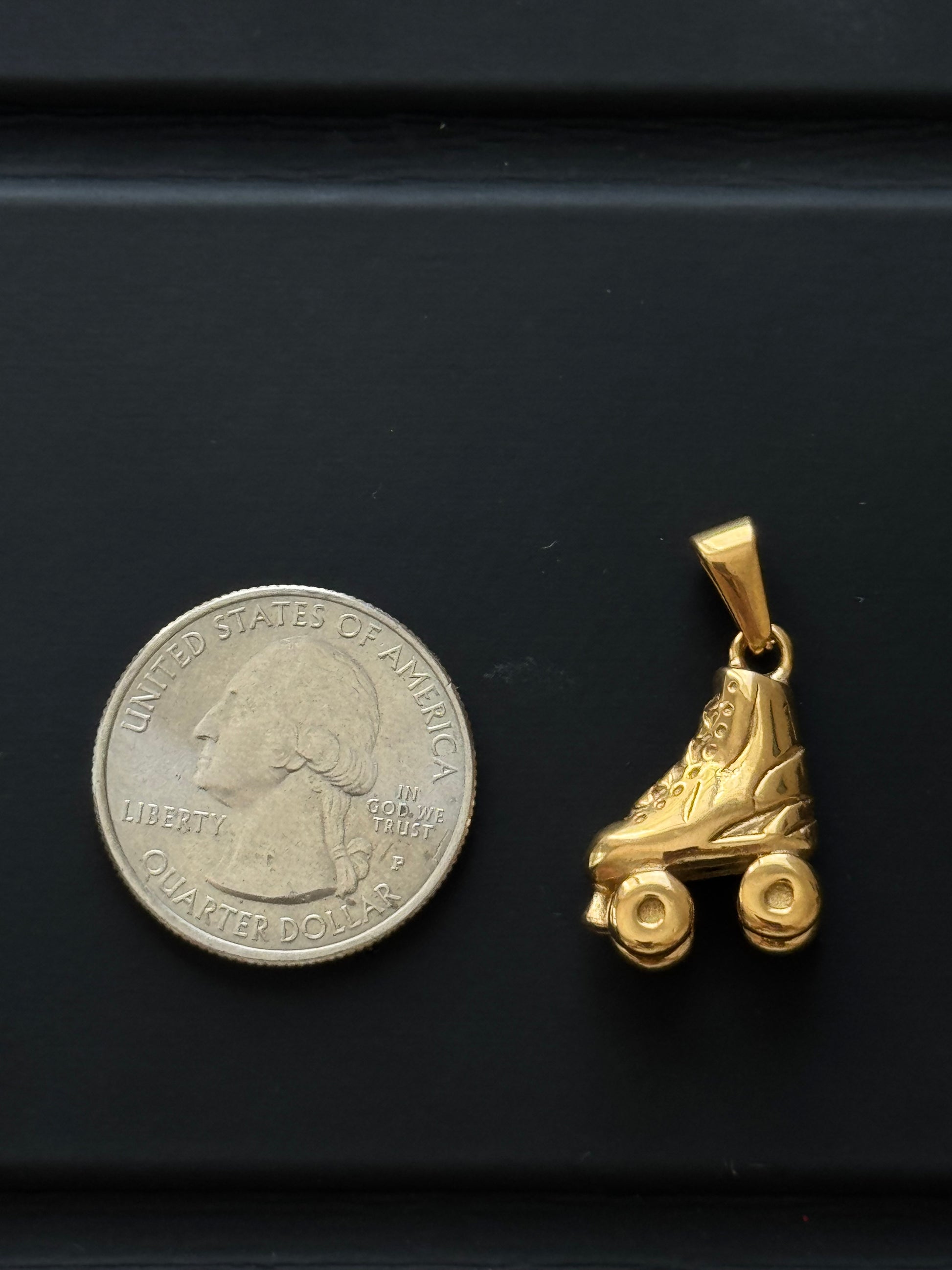 ROLLER SKATE CHUNKY CHARM