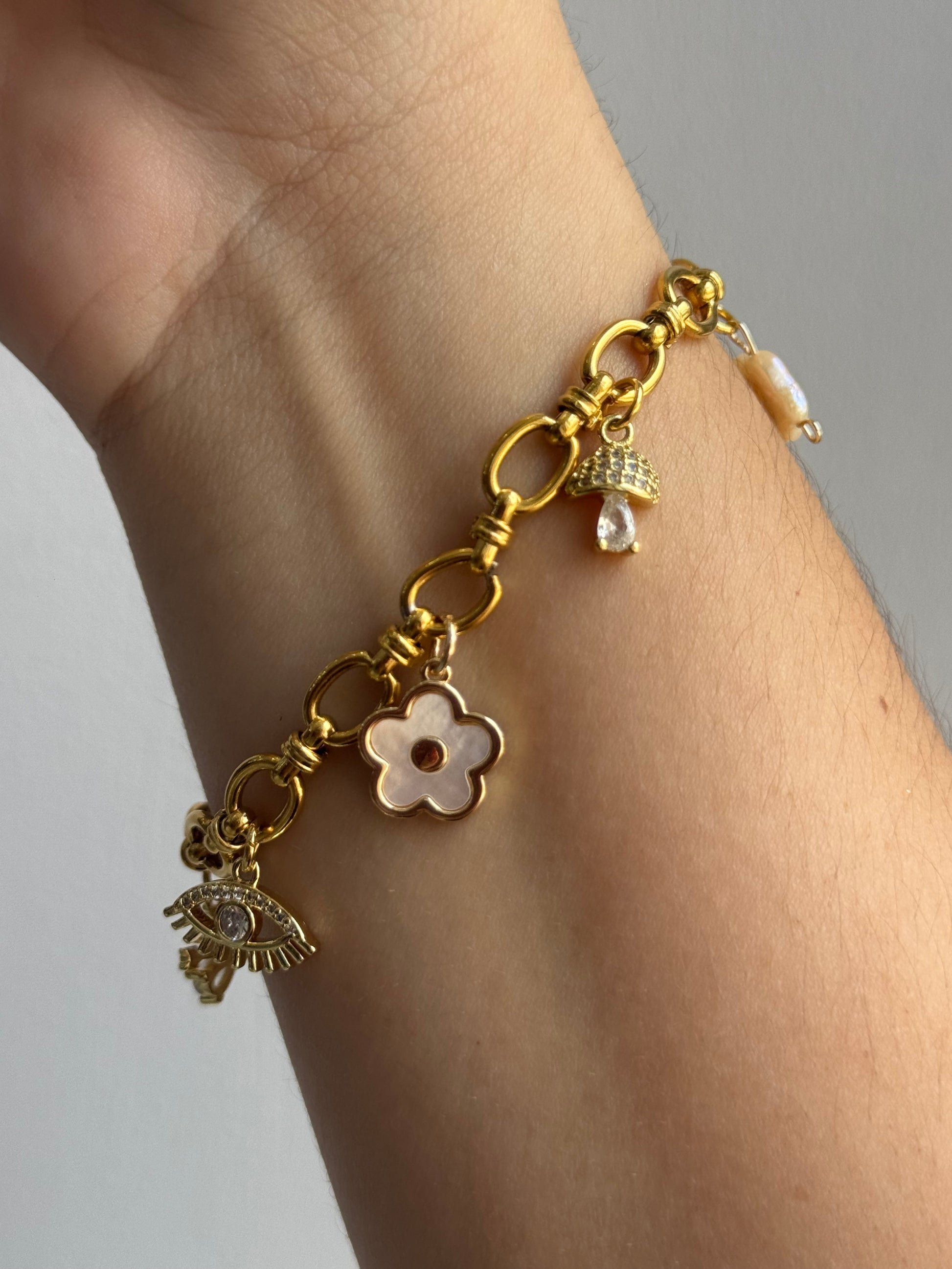 Unique Daisy Charm Bracelet