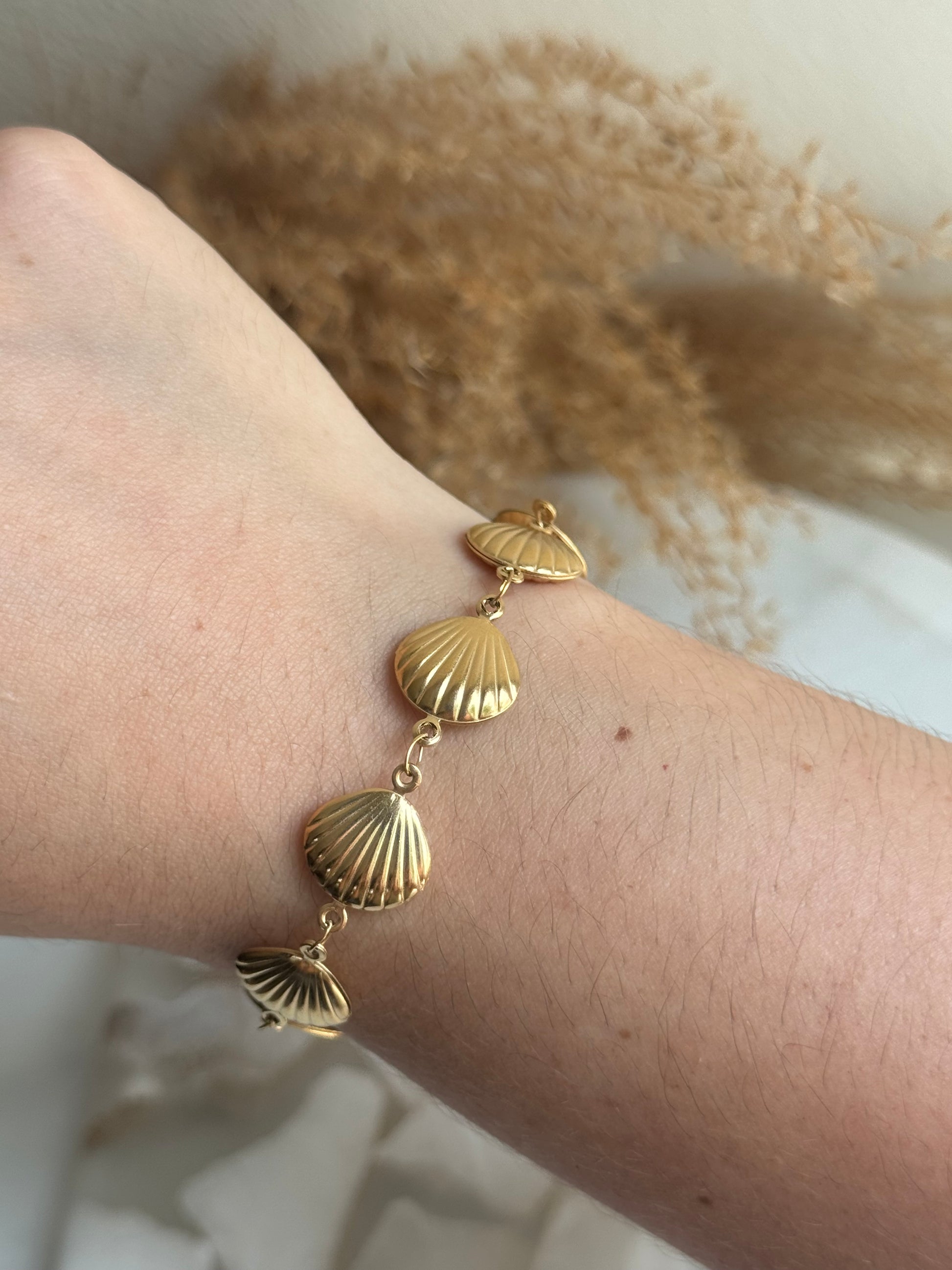 Ariella Shell Bracelet