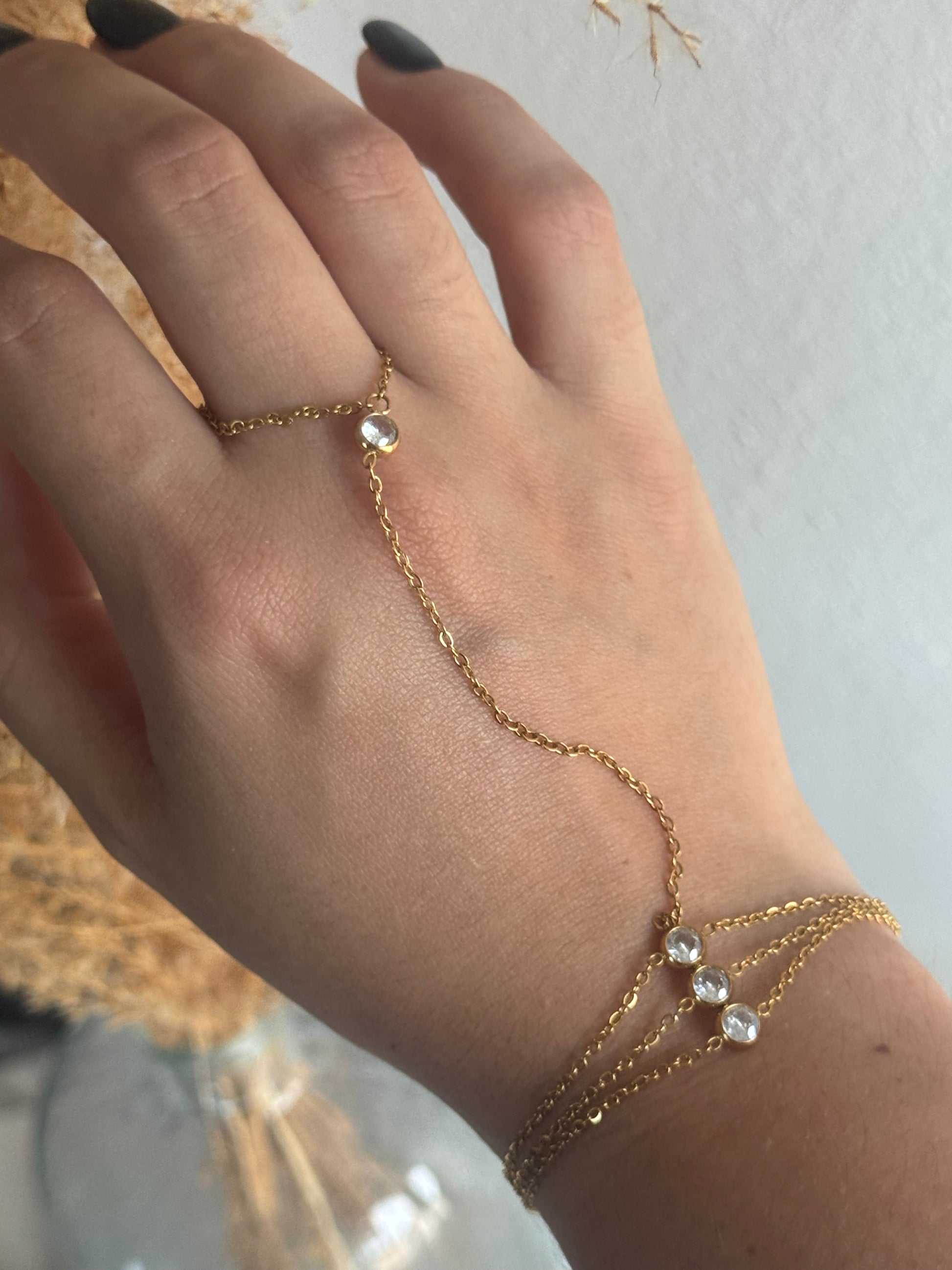 Vivianne Handchain