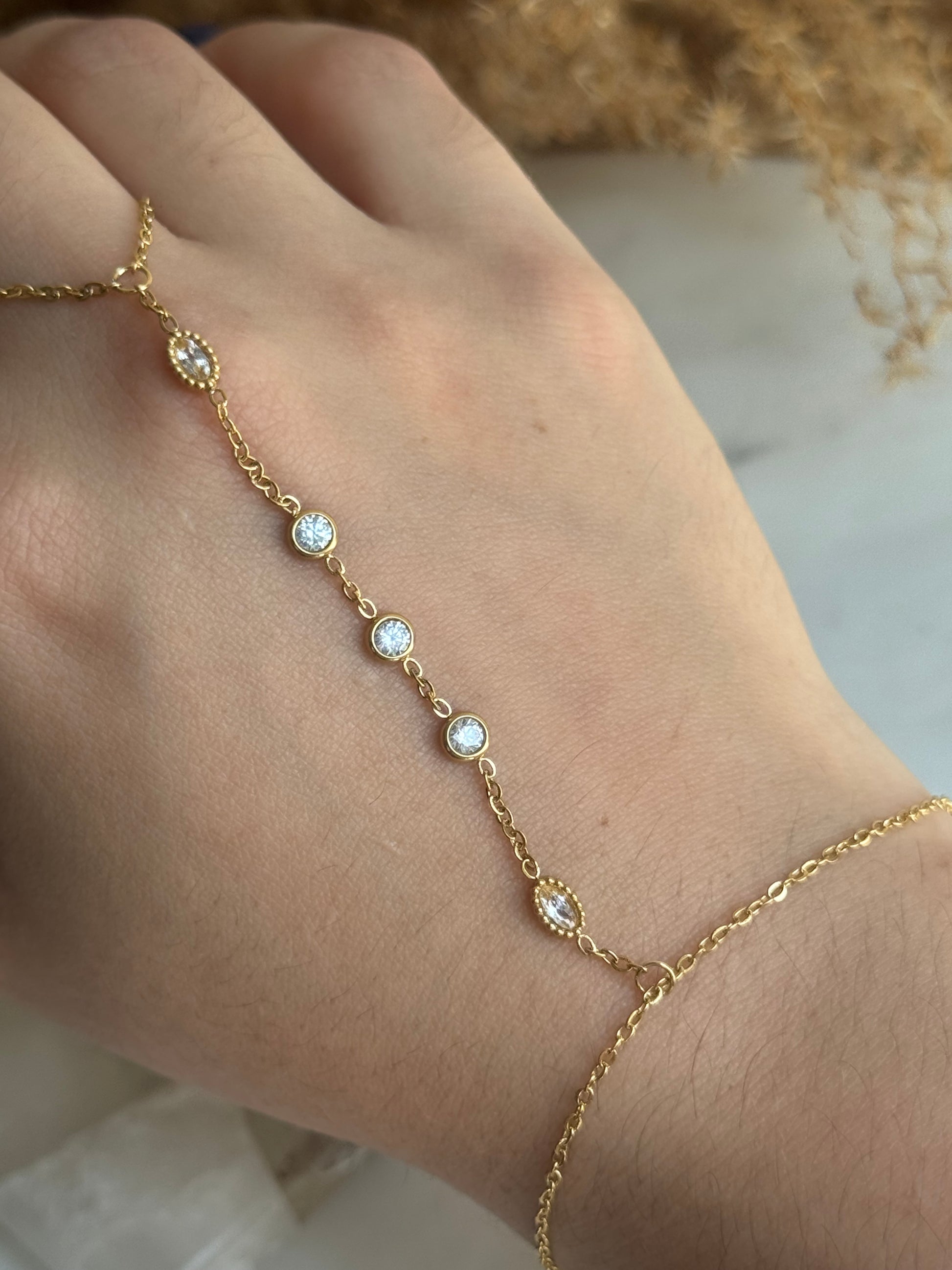 Milaya Handchain