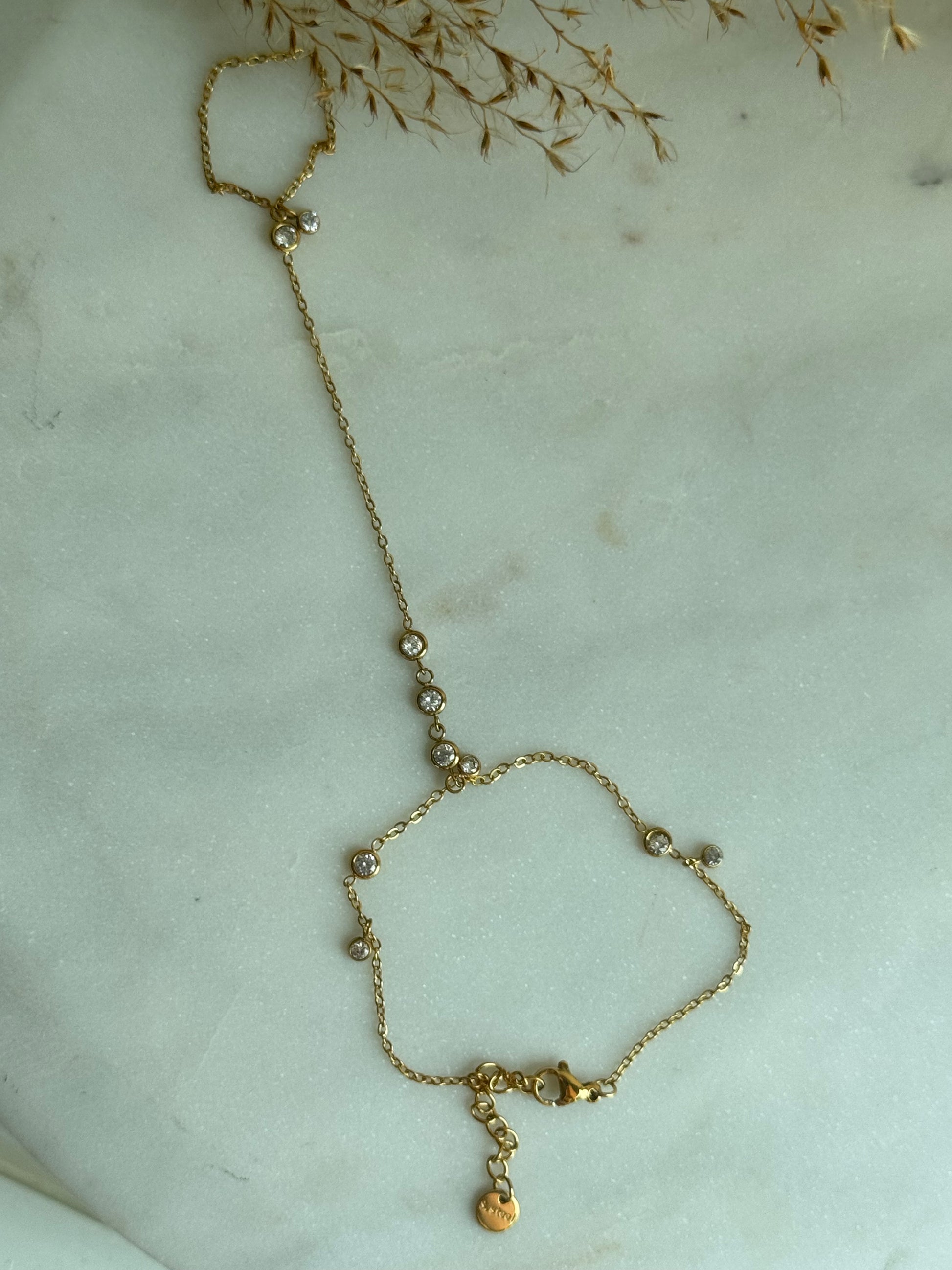 Mika Handchain