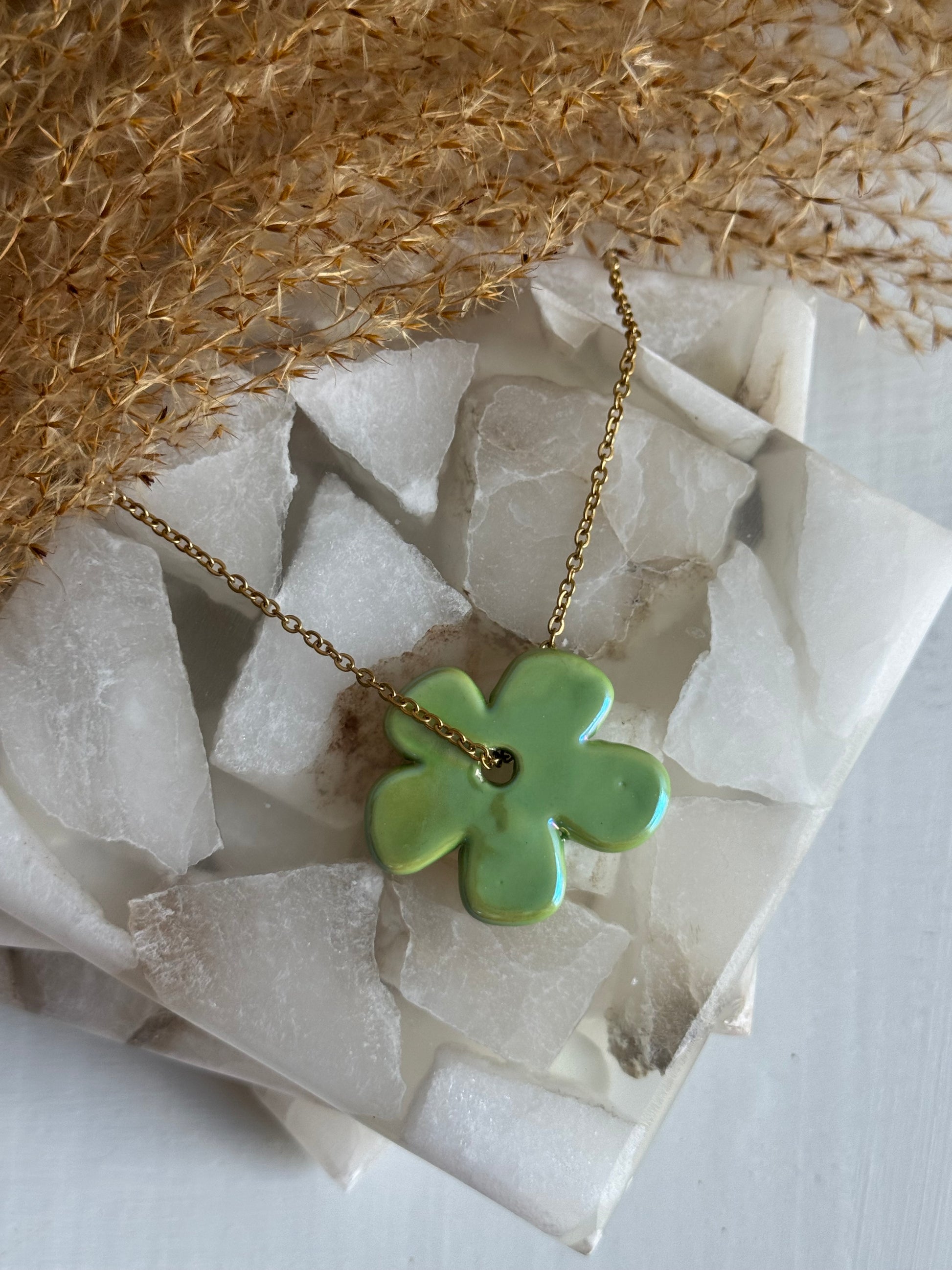 Della Daisy Necklace