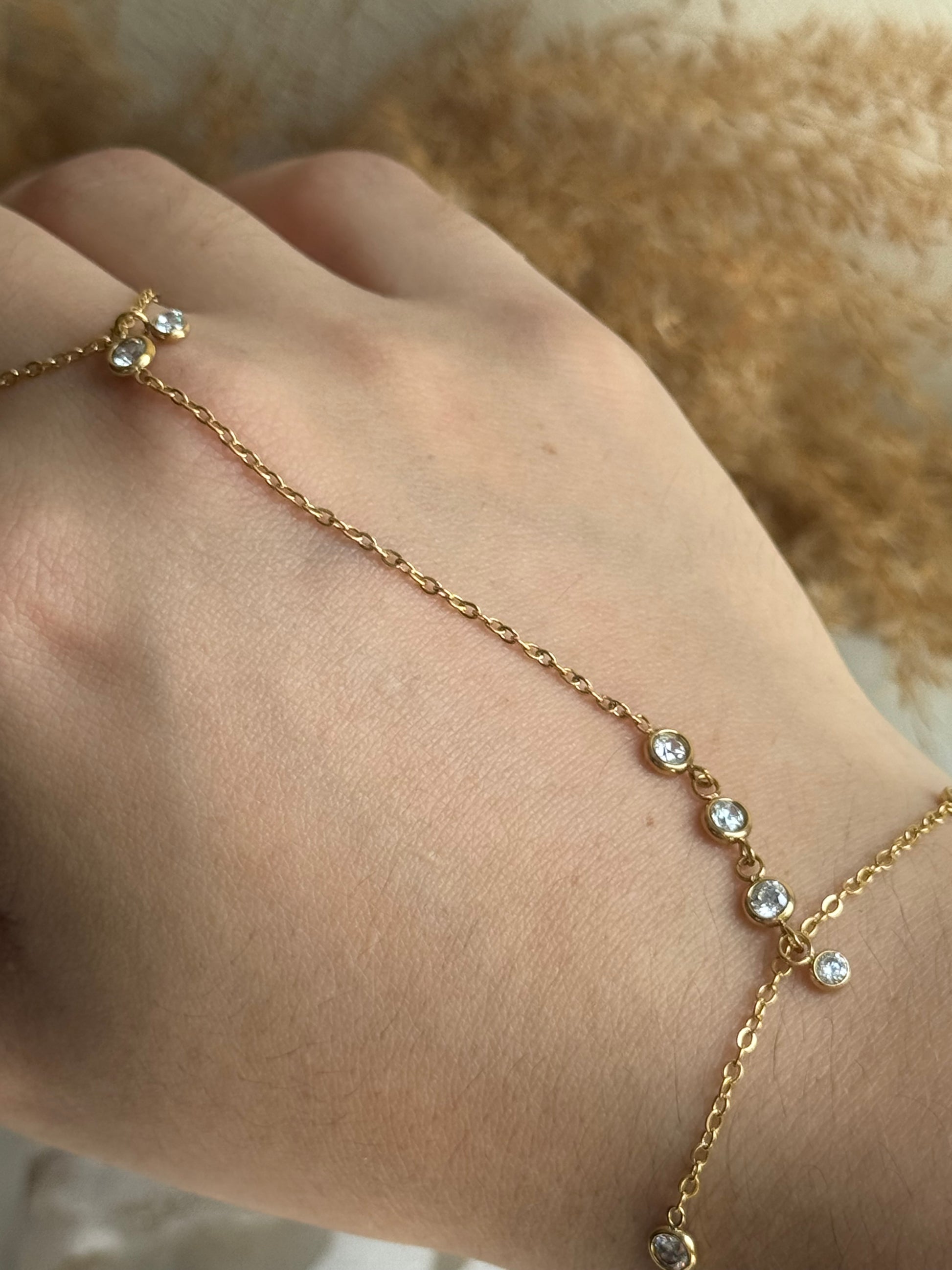Mika Handchain