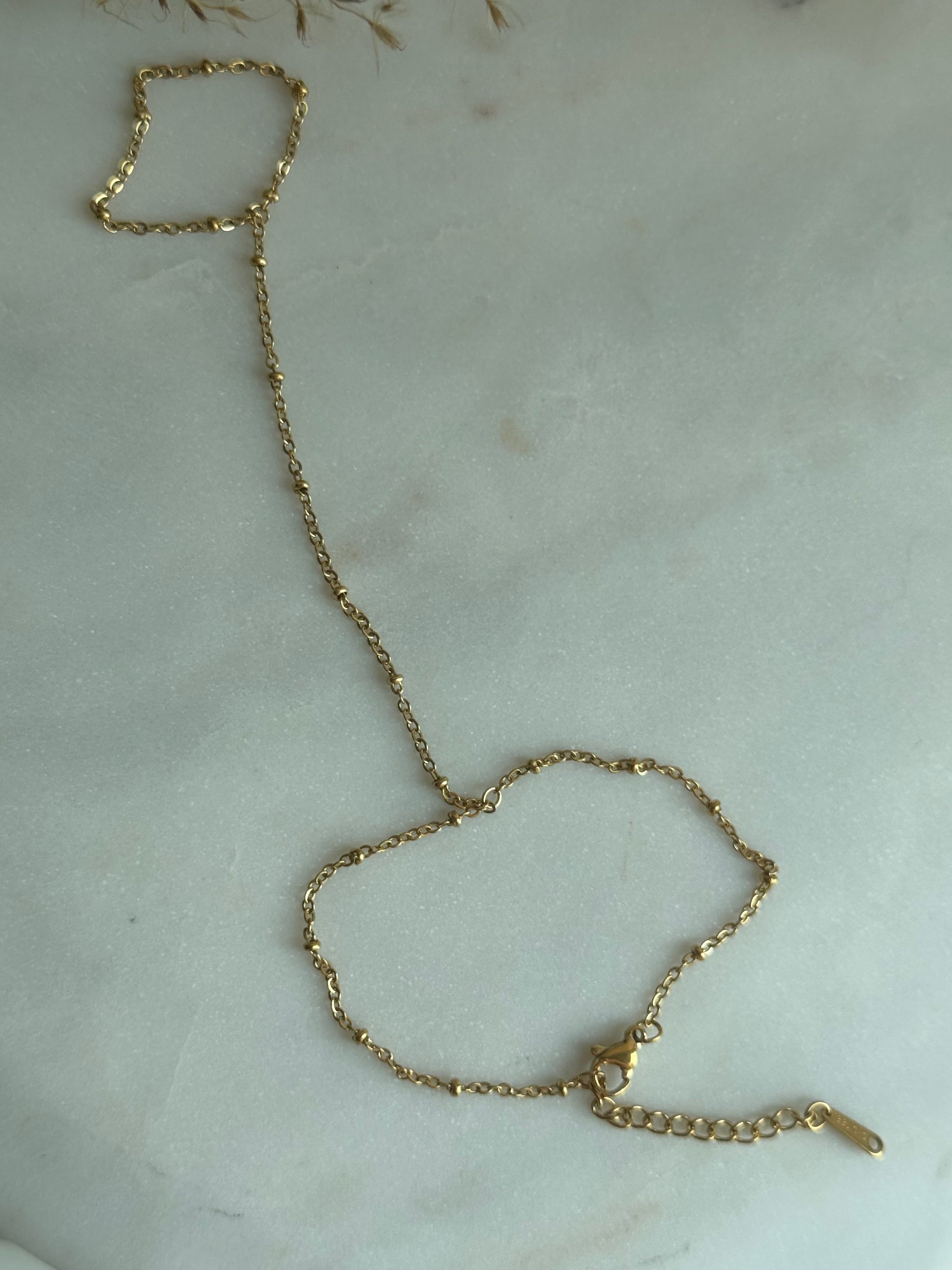 Scarlet Simple Handchain
