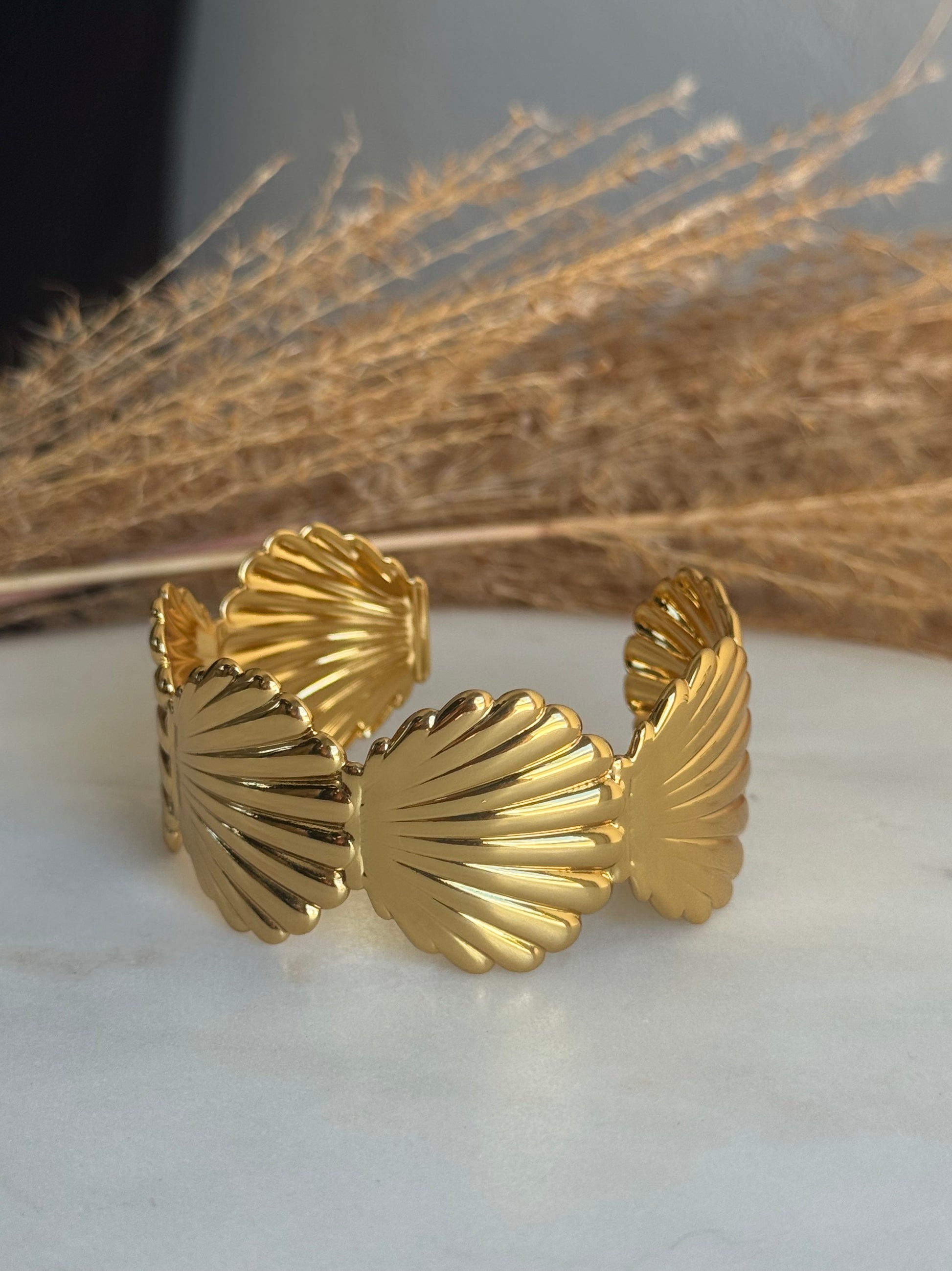 Concha Chunky Bangle