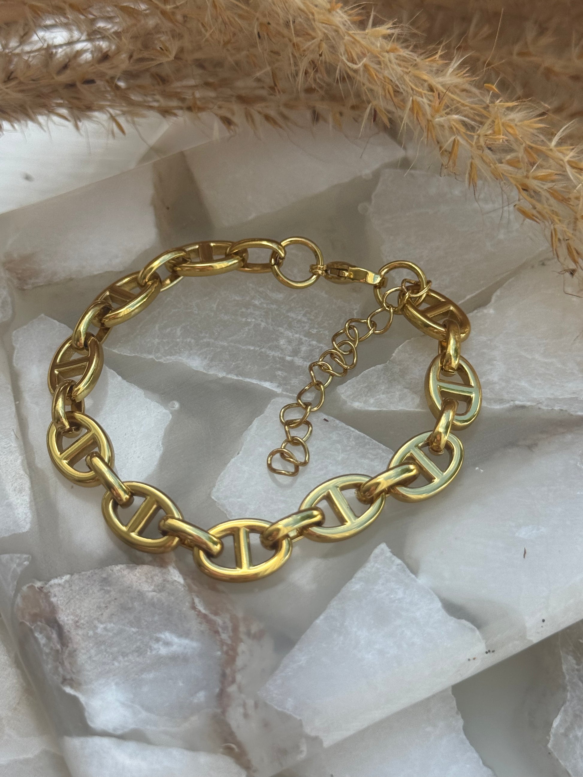 Nairel Delicate Bracelet