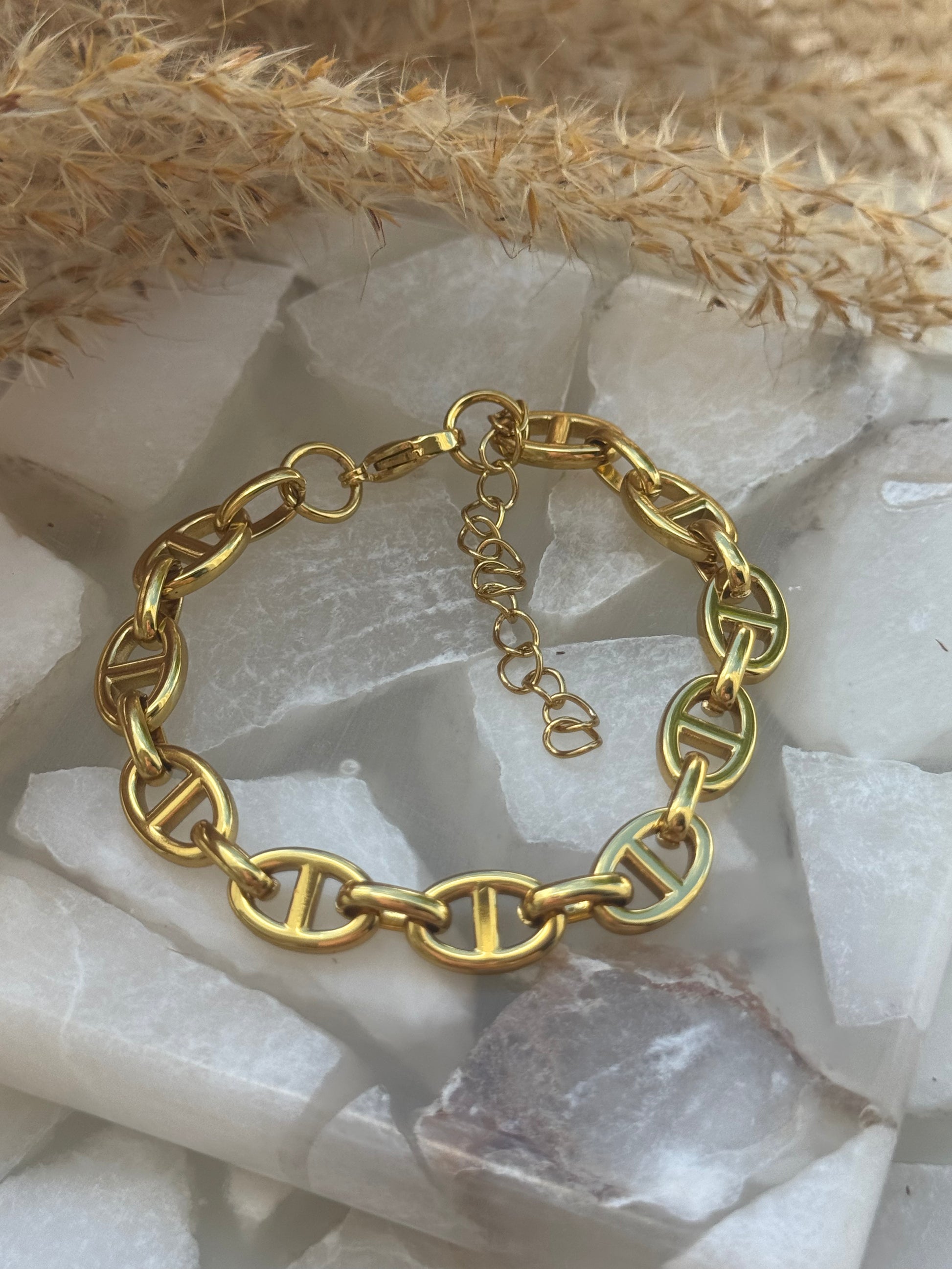 Nairel Delicate Bracelet