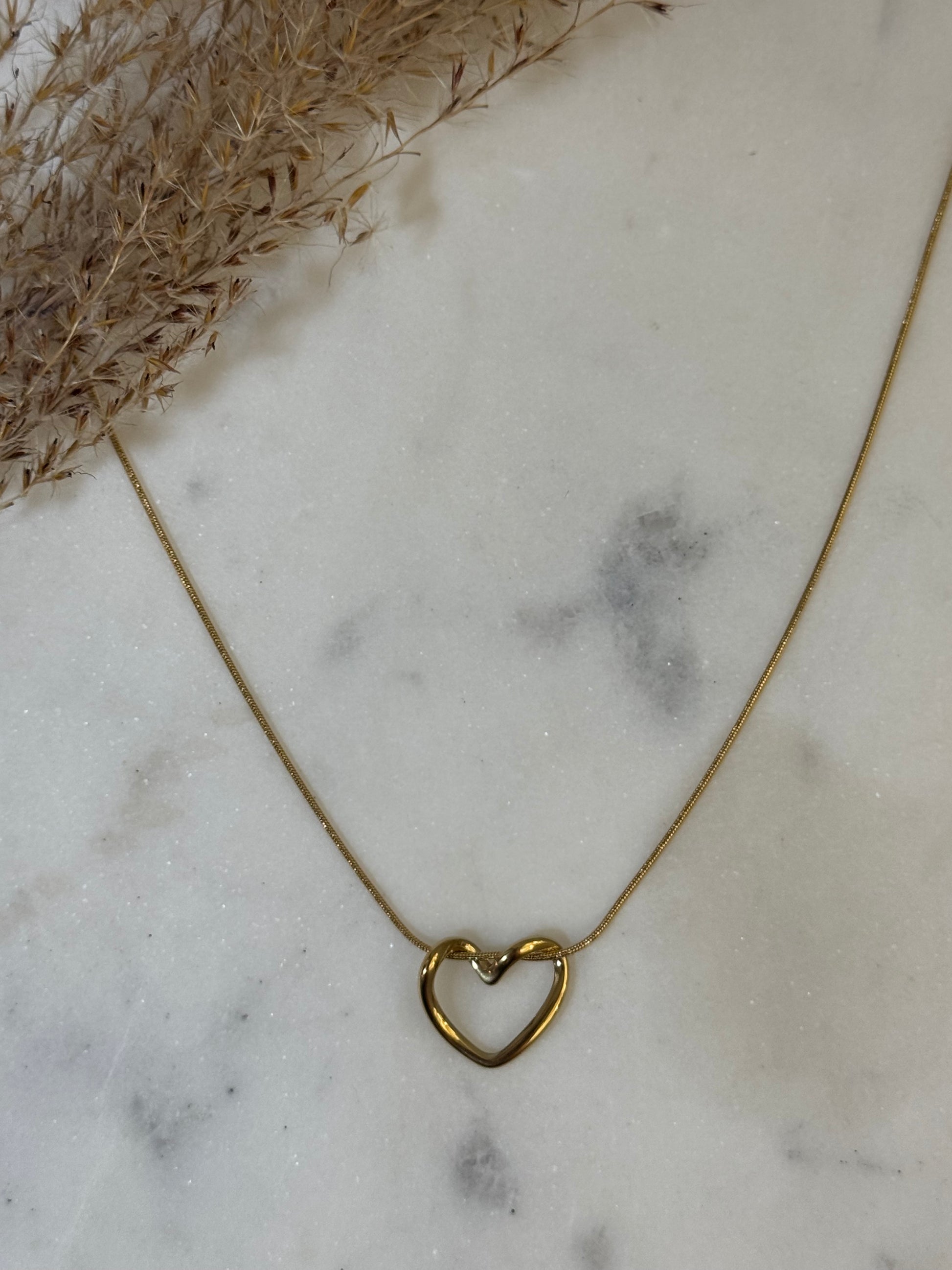 Corazón Delicate Heart Necklace