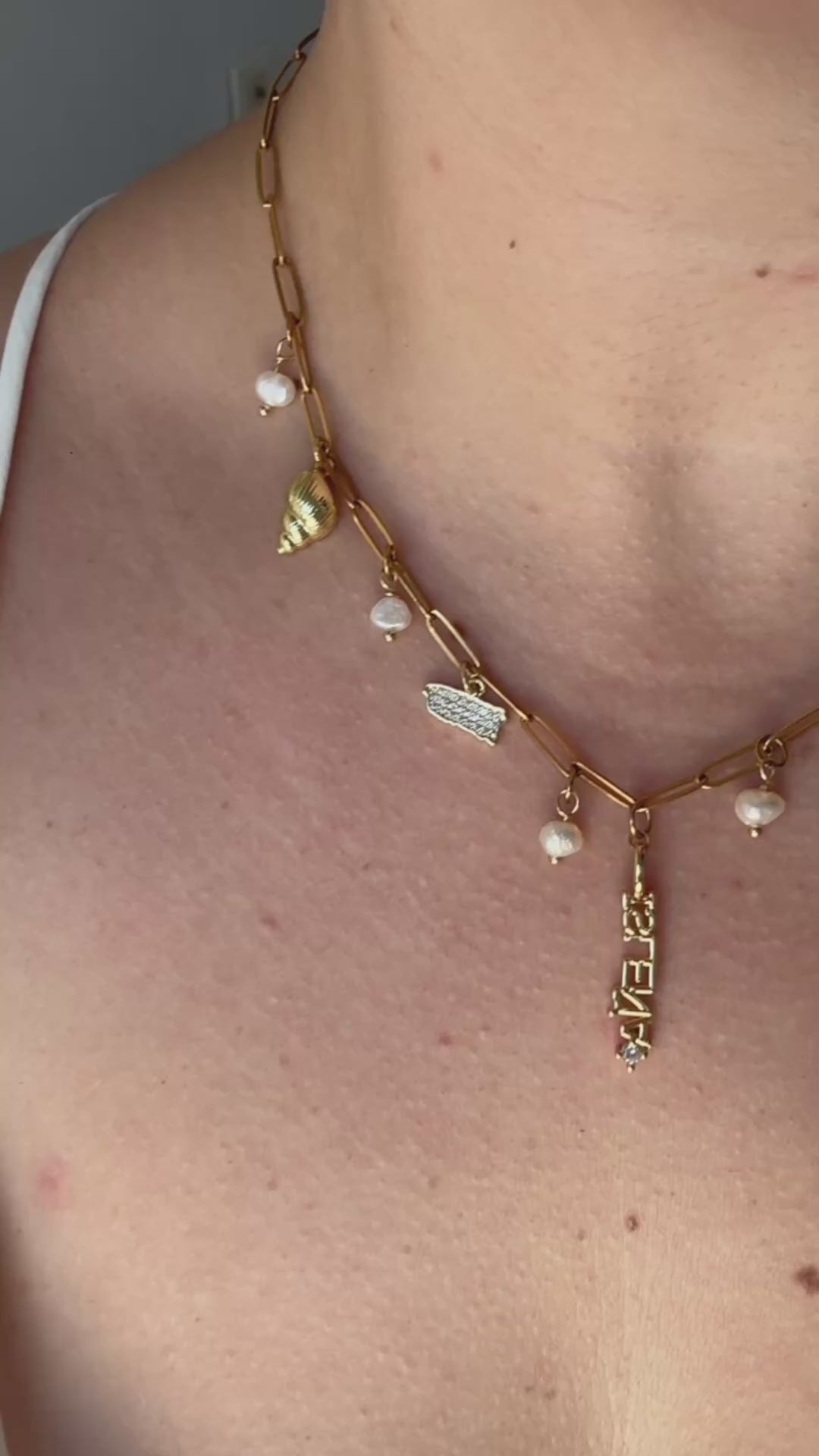 Isleña Veraniega Charm Necklace